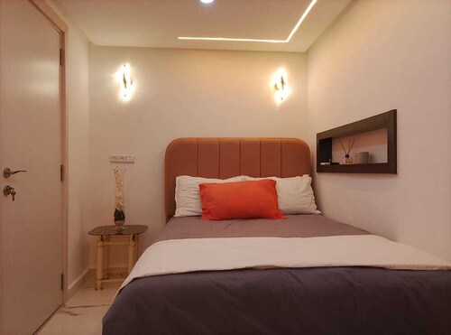 Modern Private Suite with Pool, Kitchen & Ensuite