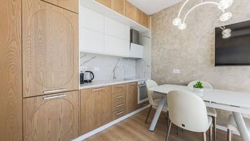 Kühlschrank, Ofen, Herdplatte, Geschirrspüler