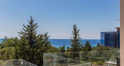 Sapphire Coast Drymades | Modern 2BR Apartment by PikHost