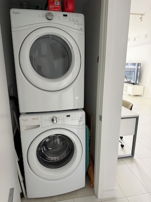 Interior - Pet-Friendly Modern Unit with Gym, Sauna & Rooftop Pool (Miami)
