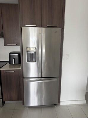 Interior - Pet-Friendly Modern Unit with Gym, Sauna & Rooftop Pool (Miami)