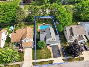 Exterior - Elegant 3BR 5-Bed Spacious Home: Pool & Patio (Galloway)