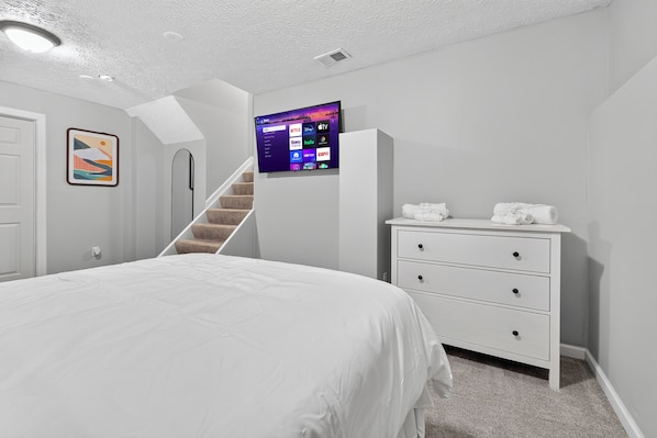4 bedrooms, iron/ironing board, WiFi