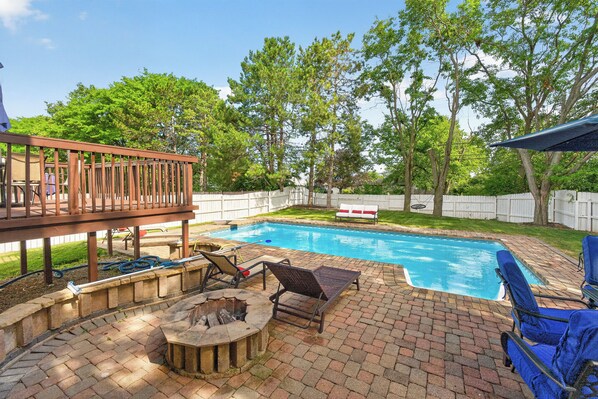 Pool - Elegant 3BR 5-Bed Spacious Home: Pool & Patio (Galloway)