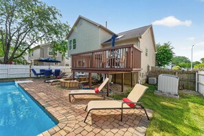 Pool - Elegant 3BR 5-Bed Spacious Home: Pool & Patio (Galloway)