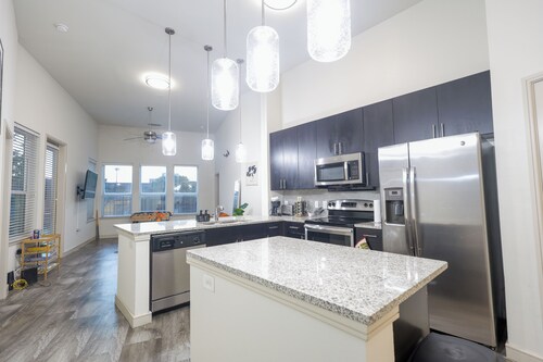 2-bedroom apartment in beautiful Dallas with AC and fitness room