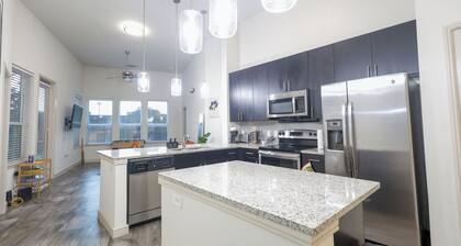 2-bedroom apartment in beautiful Dallas with AC and fitness room