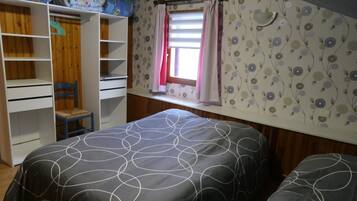 2 bedrooms, iron/ironing board, WiFi, bed sheets
