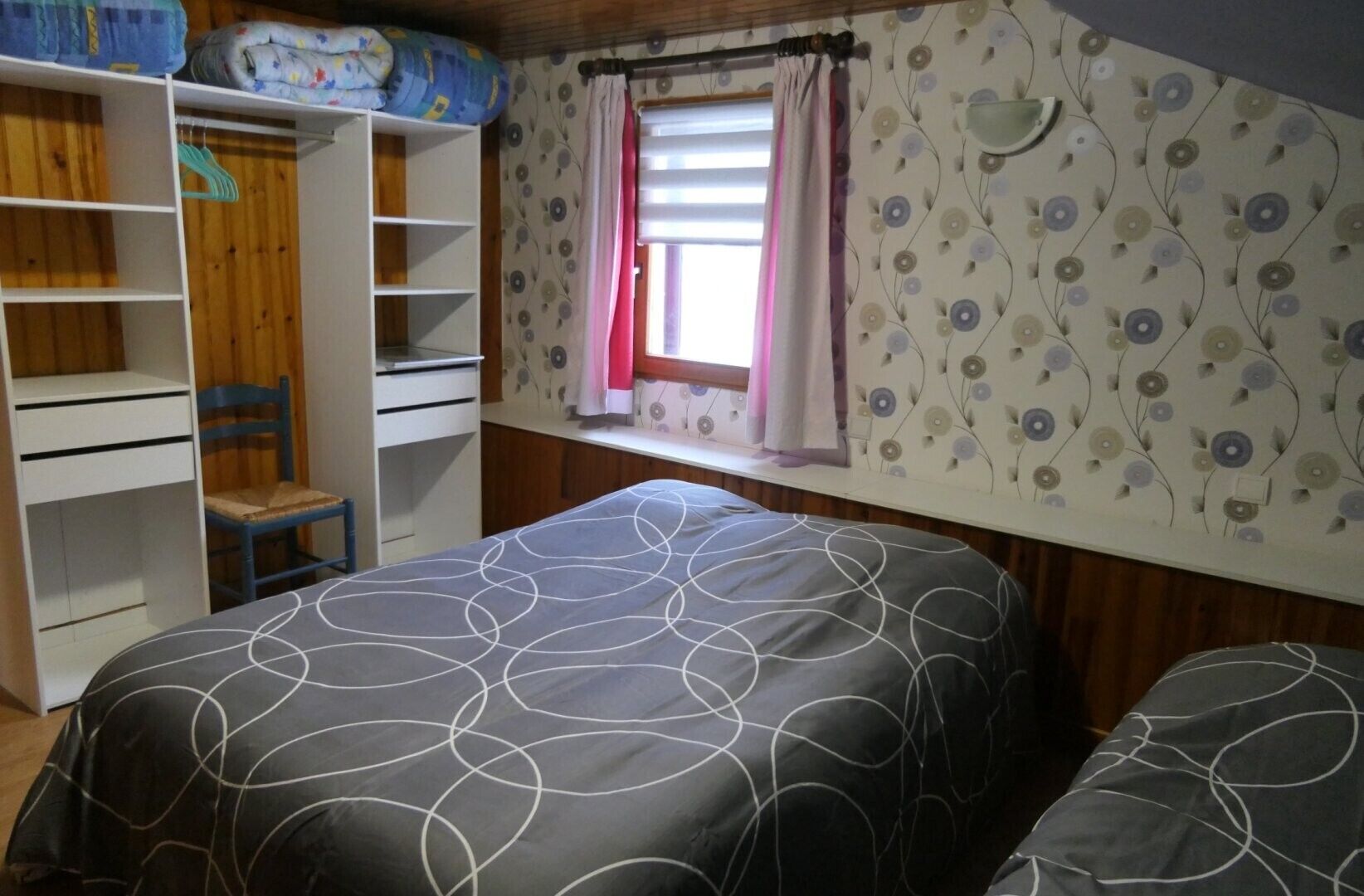 3 chambres, fer et planche à repasser, Wi-Fi, draps fournis