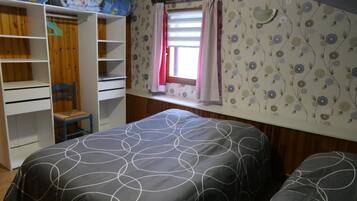 3 chambres, fer et planche à repasser, Wi-Fi, draps fournis