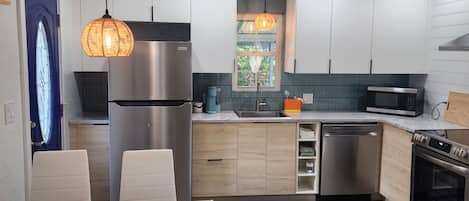 Coffee/tea maker, fridge, microwave, oven