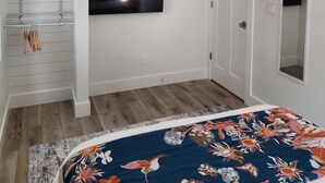Room - Charming 2-bedroom house in Oak Island close to the beach (Oak Island)