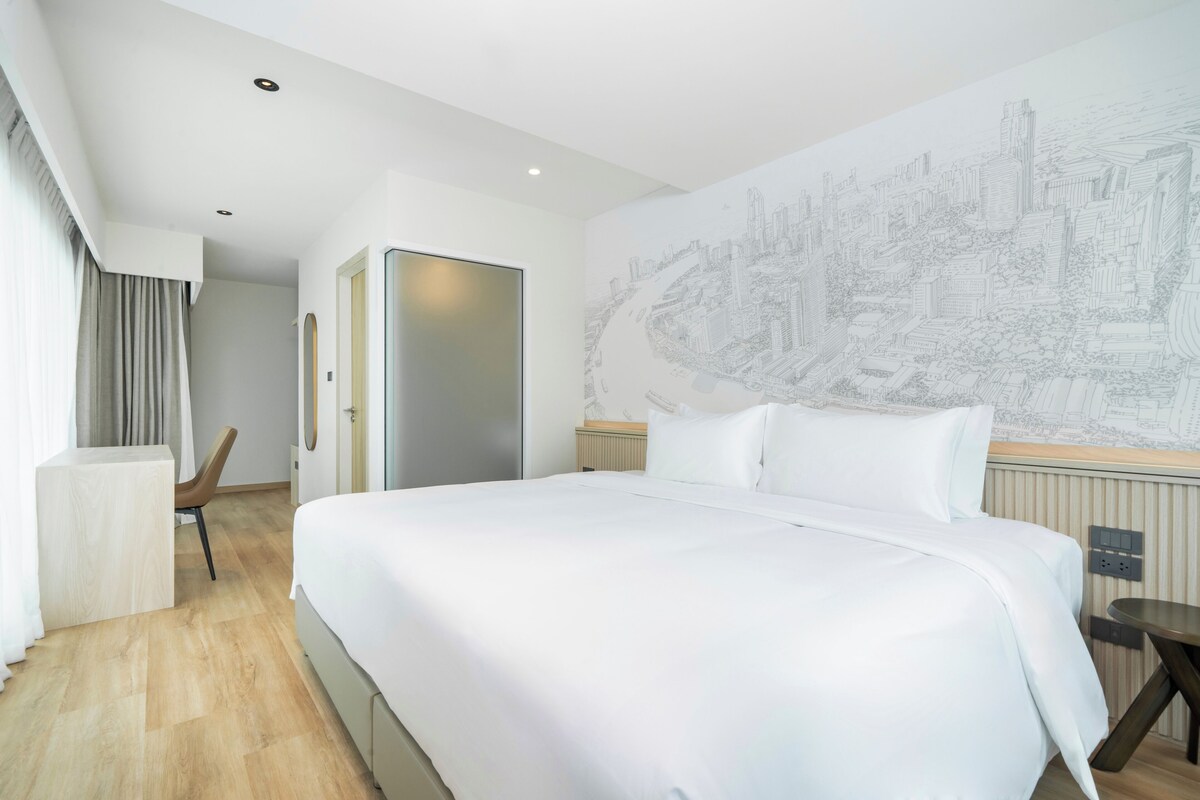 Executive Room, 1 Double Bed, Non Smoking, Corner | In-room safe, desk, blackout drapes, WiFi (free)