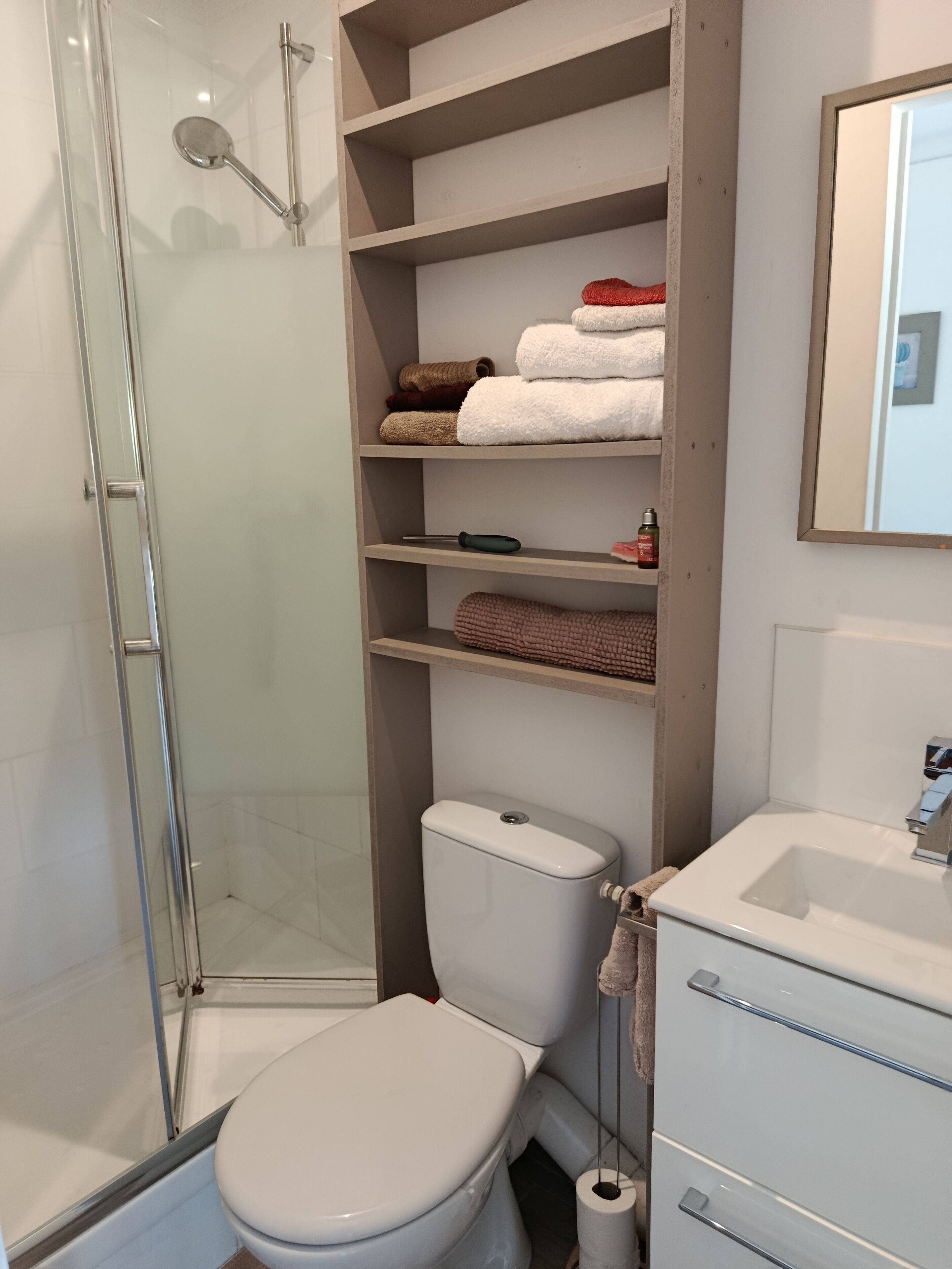 Shower, towels, soap, shampoo