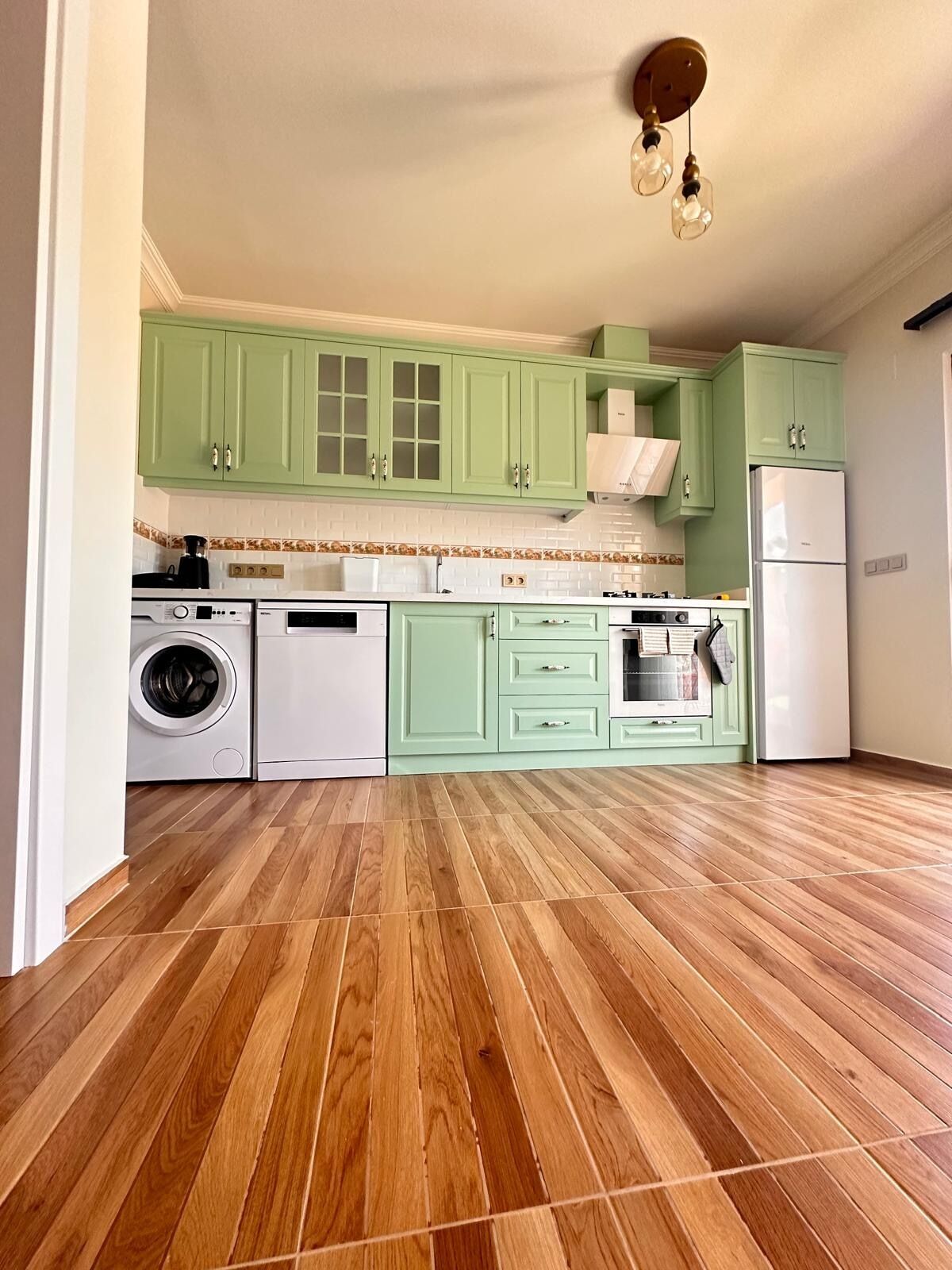 Coffee/tea maker, fridge, oven, dishwasher