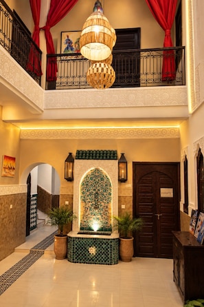 A lobby with a fountain, a staircase, and a 'PRIVATE' sign on a door. - Riad Alwafaa (Marrakech)
