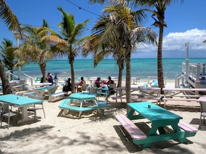 A beachside café with outdoor seating and a view of the ocean. - Perfect for 1 Couple - Pool & Beach Access (Providenciales)