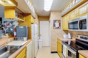 Coffee/tea maker, fridge, microwave, oven