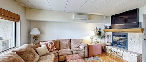 TV, fireplace, offices