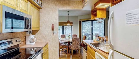 Coffee/tea maker, fridge, microwave, oven