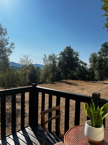 Casa Mar: Silent Retreat with Mountain Views, Private Terrace and Garden