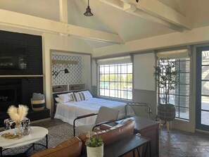7 habitaciones, escritorio, tabla de planchar con plancha y wifi 