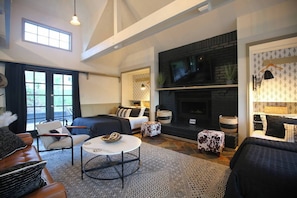 Desk, iron/ironing board, WiFi, bed sheets - Ranch Estate/ Pool / Hot Tub / Family Reunions - Holiday Home (Moorpark)