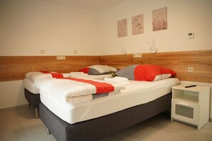Room - Apartment-Deluxe-Private Bathroom-Patio (Reutlingen)