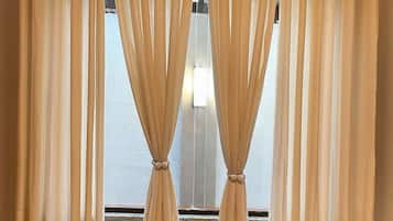 Apartamento | Frigobar, cortinas blackout, ferros/tábuas de passar roupa