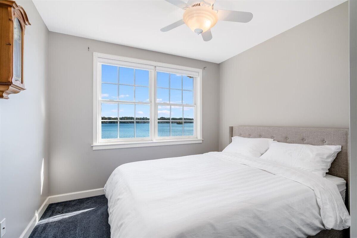 6 bedrooms, iron/ironing board, WiFi, bed sheets