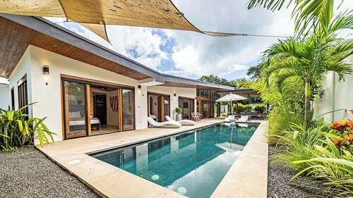 Casa De Calma Brand New 3BR 2BA Parking Pool Walking to Beach