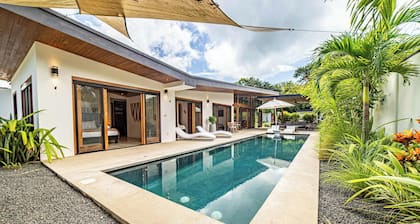 Casa De Calma Brand New 3BR 2BA Parking Pool Walking to Beach