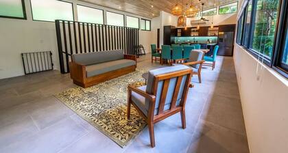 Prime Location Casa Patitos in Guiones Town