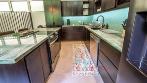 Ảnh chưa phân loại, 2 trong số 33 ảnh, nút