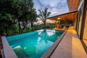 Ảnh chưa phân loại, 3 trong số 51 ảnh, nút