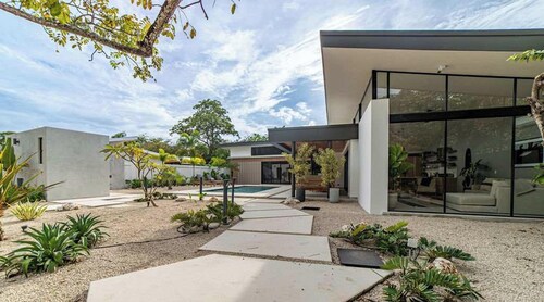 Casa Ocaso - 4BR - Private Pool - Walk to Beach