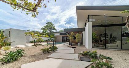 Casa Ocaso - 4BR - Private Pool - Walk to Beach