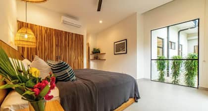 Casa Ocaso - 4BR - Private Pool - Walk to Beach