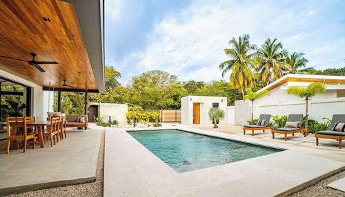 Casa Ocaso - 4BR - Private Pool - Walk to Beach