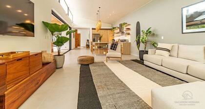 Casa Ocaso - 4BR - Private Pool - Walk to Beach