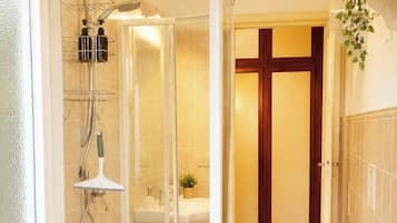 Doccia, asciugacapelli, bidet