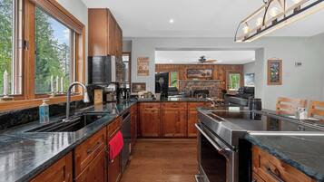 Coffee/tea maker, fridge, microwave, oven