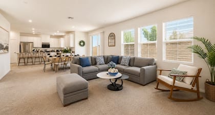 Spacious 7BR/10 Beds/Prime Location/ Central