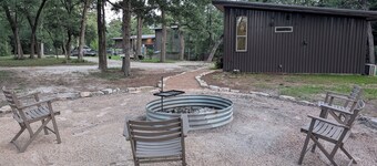 Little Woodview Hideaway -Private Fire Pit and Nature Trail