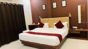 Desk, laptop workspace, free WiFi - Hotel RM INN & RESTAURANT (Indore)