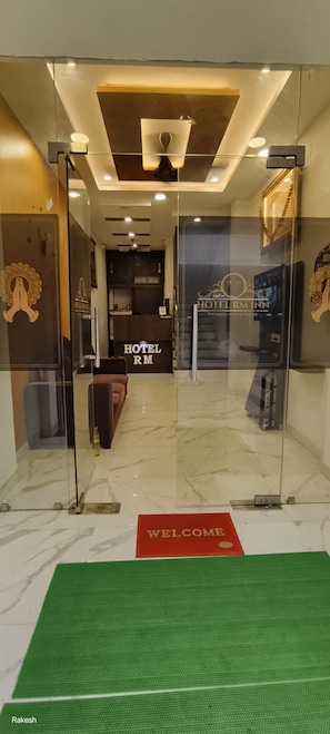 Lobby - Hotel RM INN & RESTAURANT (Indore)