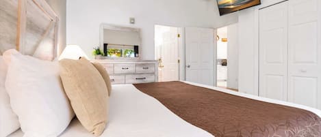 Appartement, meerdere bedden, uitzicht op tuin (Palm & Pine Retreat) | 3 slaapkamers, individueel gedecoreerd, individueel gemeubileerd