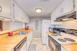 Private kitchen - Gulf View 8 (Gulf Shores)