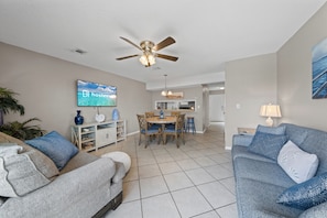Signature Condo, 2 Bedrooms, Non Smoking, Kitchen | Living room | 40-inch Smart TV with digital channels - Gulf View 8 (Gulf Shores)