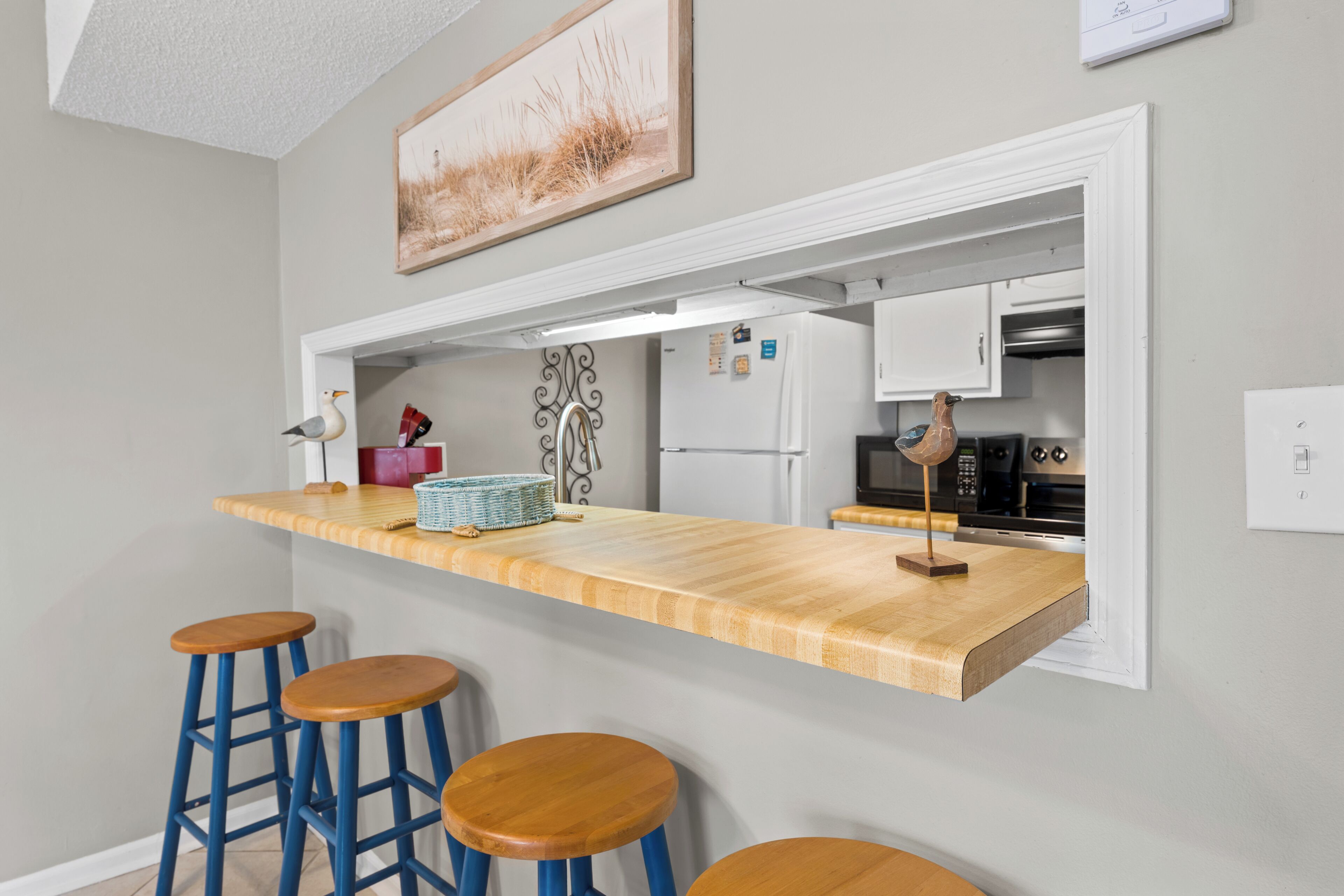 Signature Condo, 2 Bedrooms, Non Smoking, Kitchen | Private kitchen | Coffee/tea maker, fridge, microwave, oven